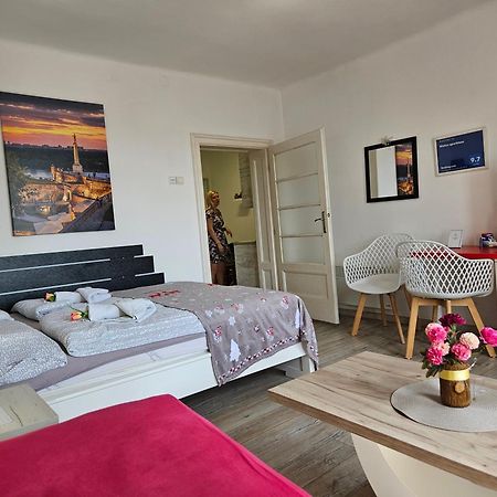 Matea Apartman Belgrado Buitenkant foto