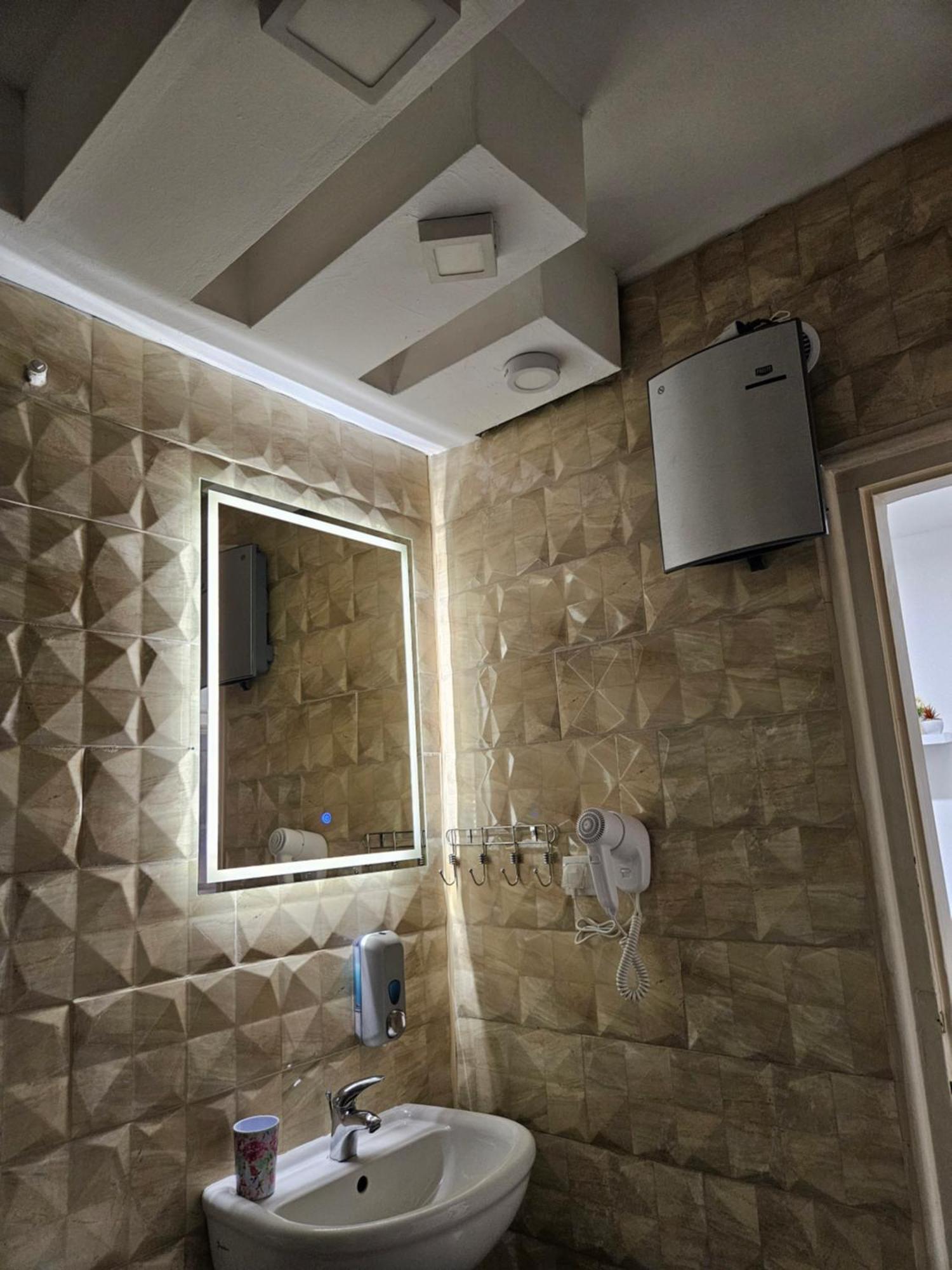 Matea Apartman Belgrado Buitenkant foto